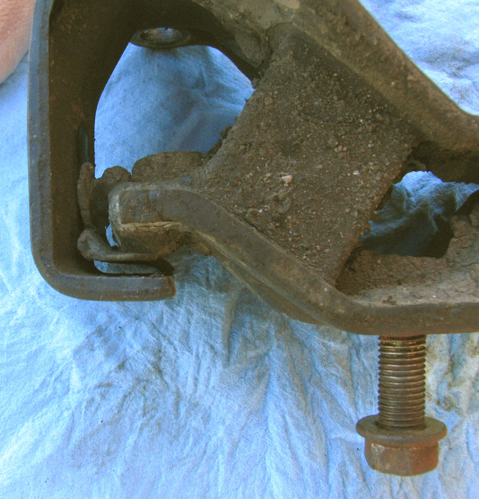 Transmission mount.jpg